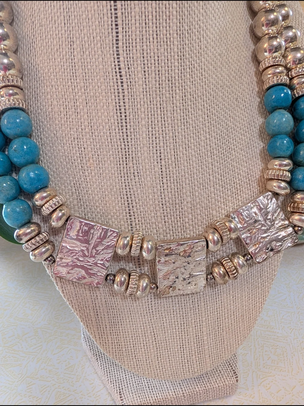 N/A bold howlite